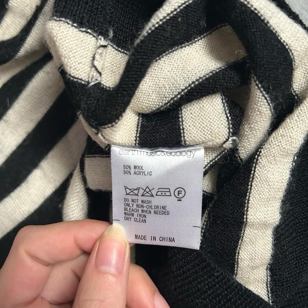 Japanese brand striped black & white wool blend sweater - Picture 6 of 6